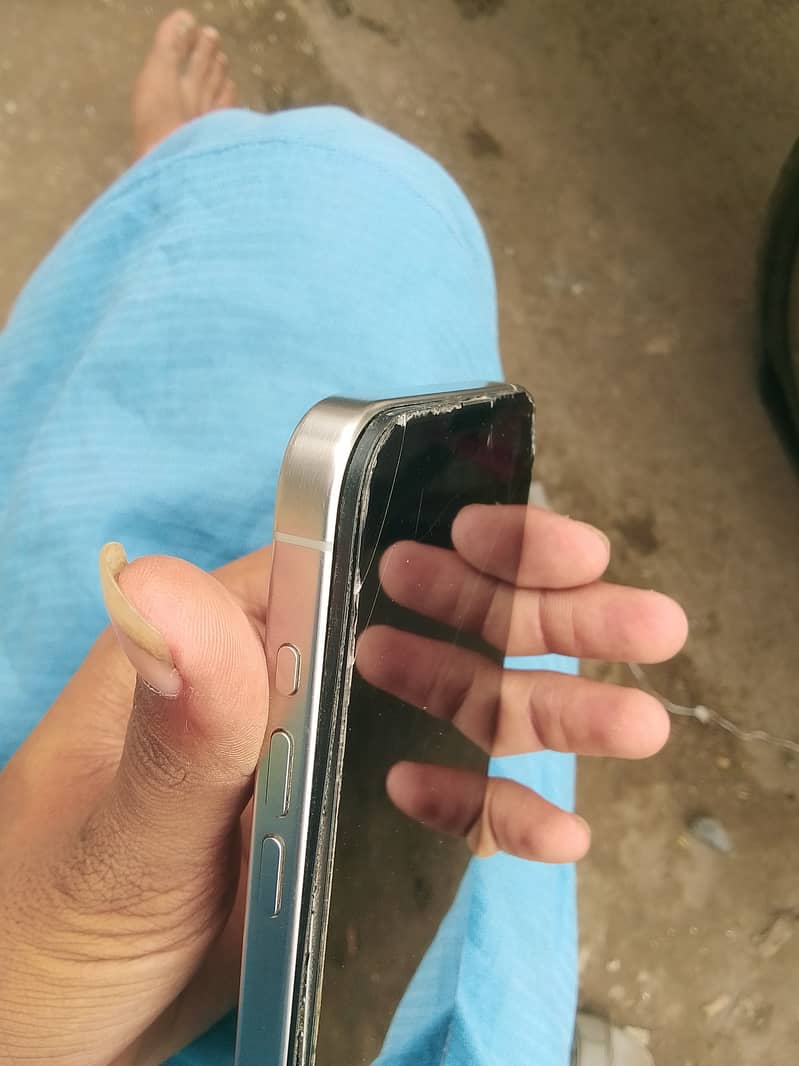 Apple iPhone 15 Pro Max 9