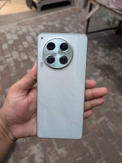 Tecno CAMON 30