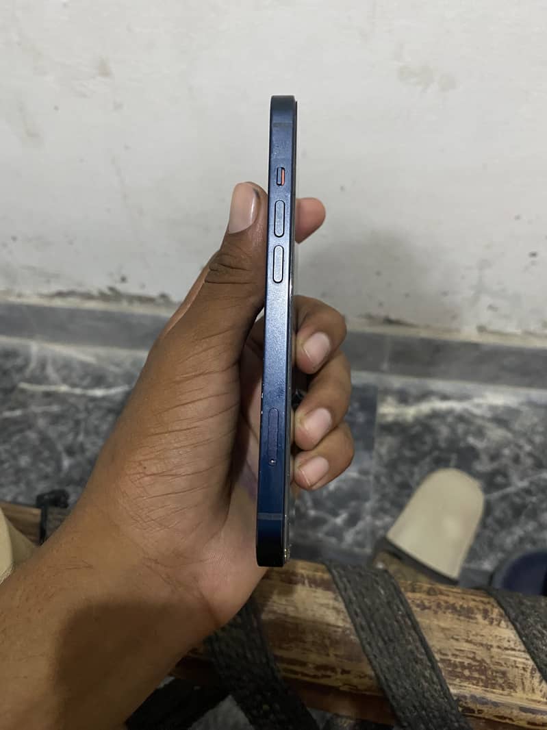 Apple iPhone 13 1
