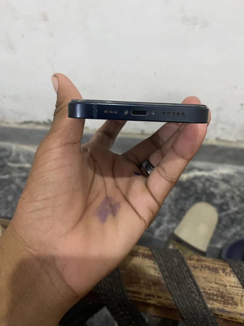 Apple iPhone 13 2