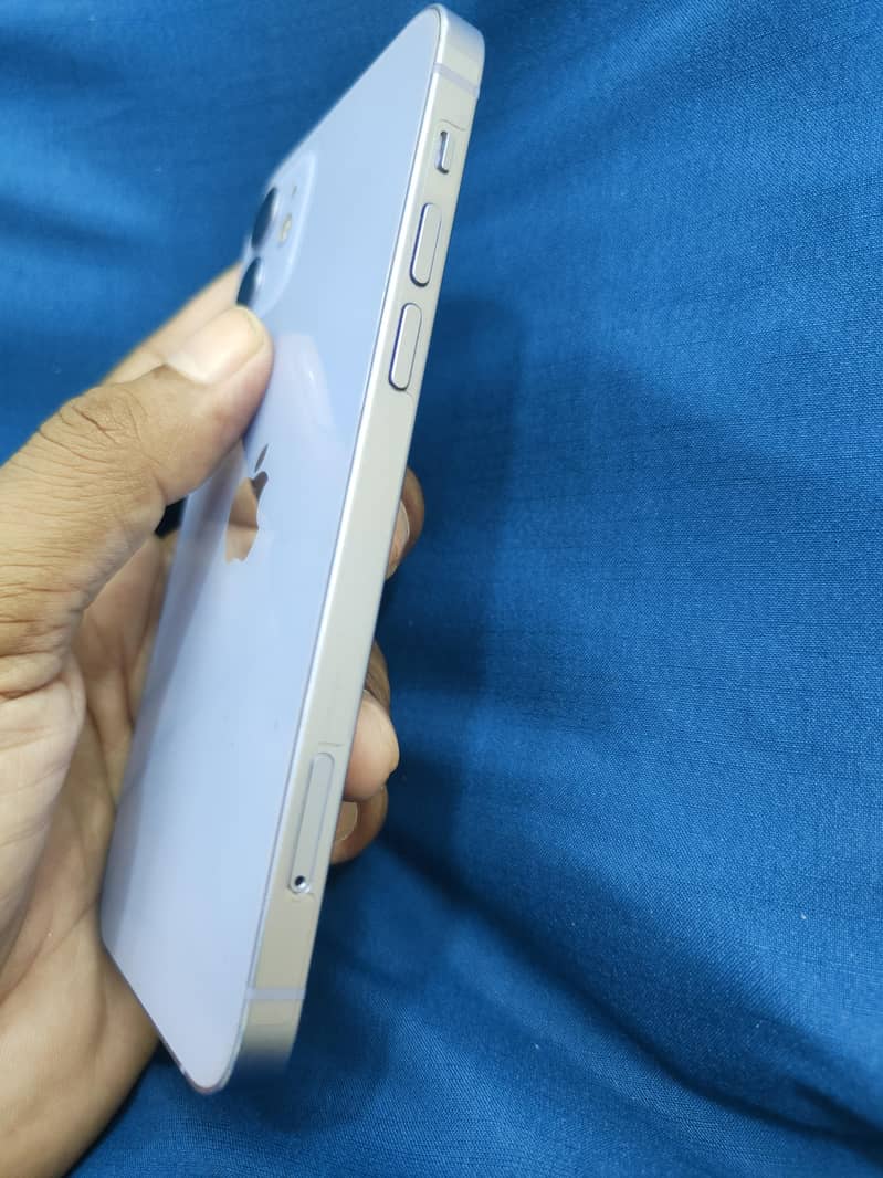 Apple iPhone 12 4