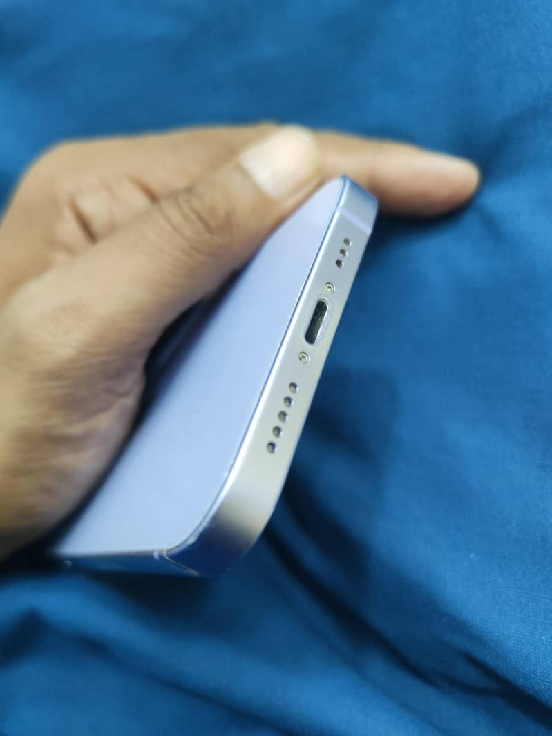 Apple iPhone 12 6