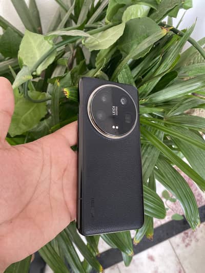 Xiaomi 14 Ultra (16GB/512GB) Black - Official PTA Approved (Full Box)