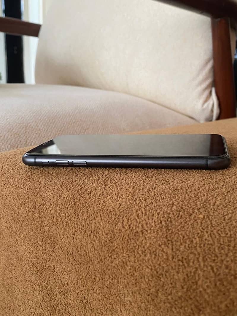Apple iPhone 11 3