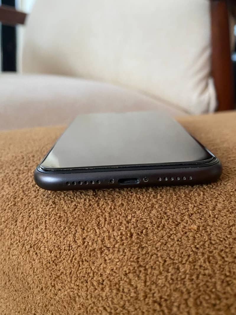 Apple iPhone 11 4