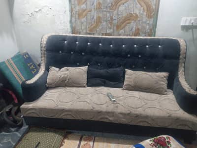 Sofa set for sale. condition 10/7.5 wooden structure solid kiker