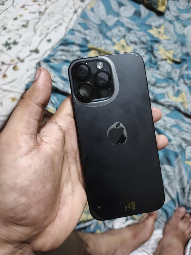 Apple iPhone 16 Pro Max 2