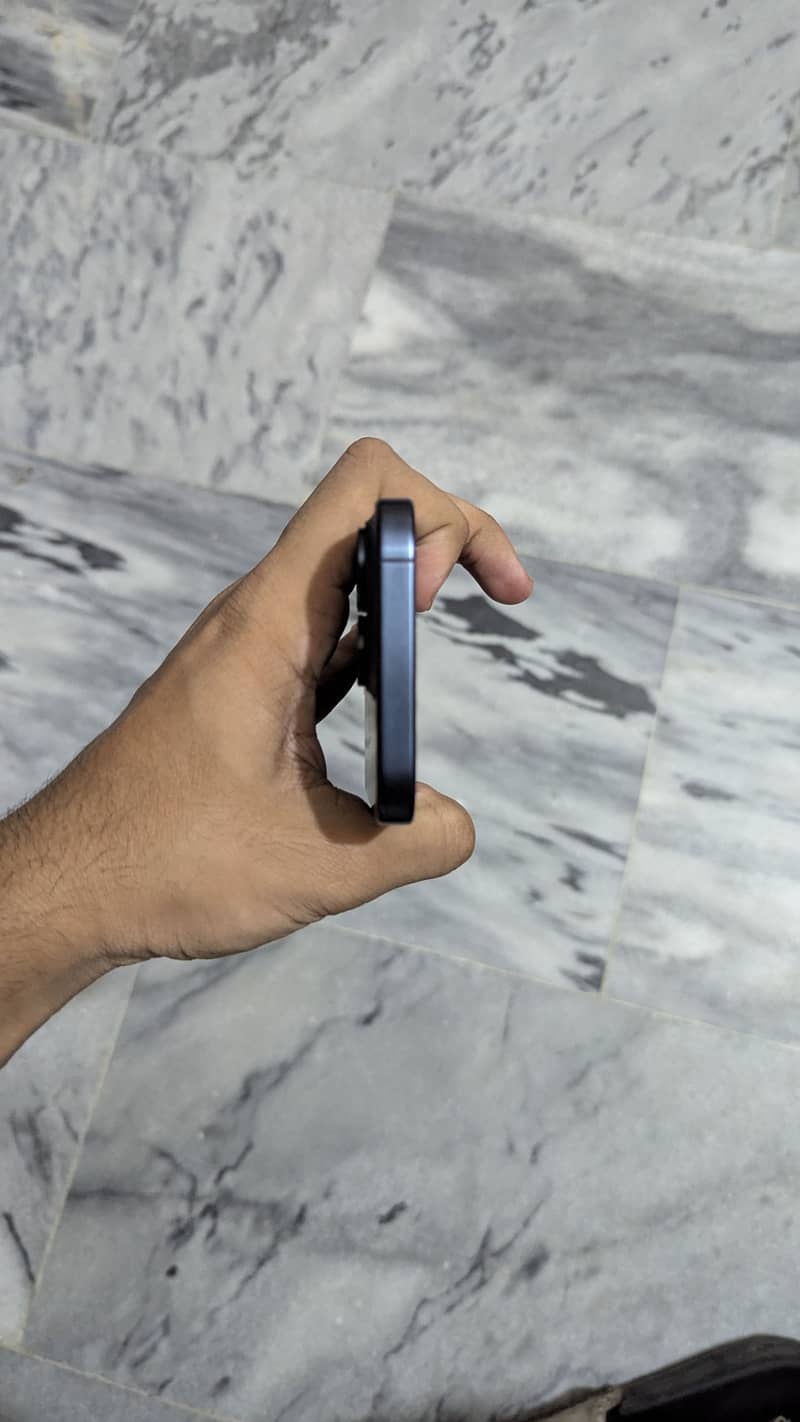 Apple iPhone 15 Pro 4