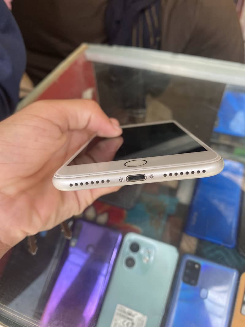 Apple iPhone 7 Plus 4