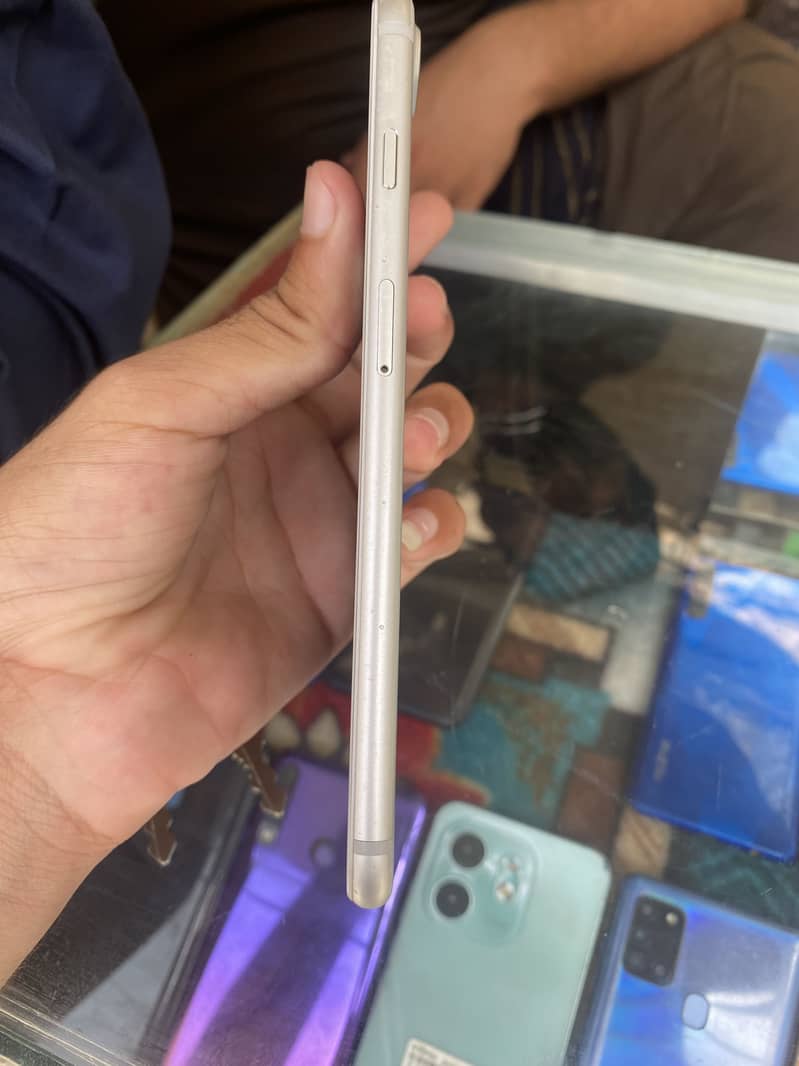 Apple iPhone 7 Plus 5