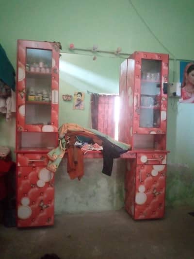 singhar shehsa and 1 chair hamam wali