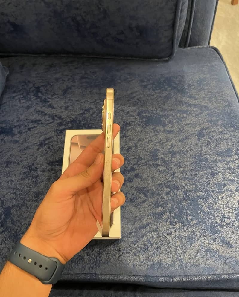 Apple iPhone 16 Pro Max 2