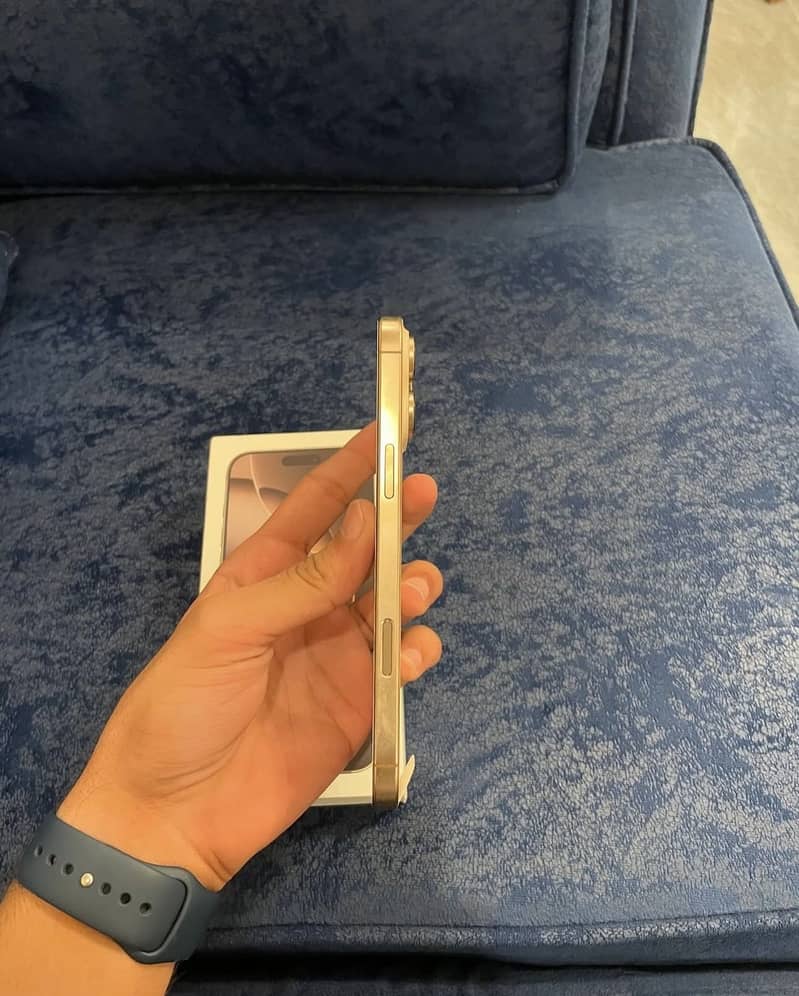 Apple iPhone 16 Pro Max 3