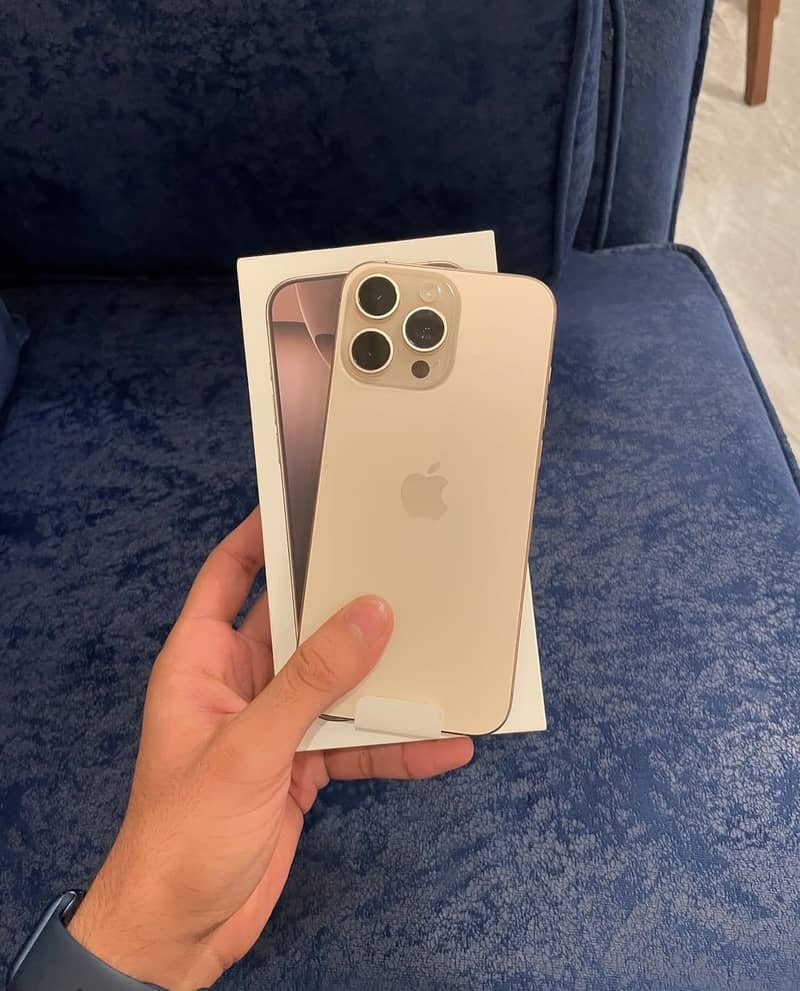 Apple iPhone 16 Pro Max 4