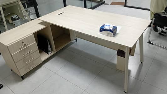 Manager Room L-Table
