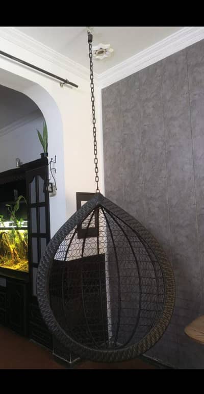 Hanging swing chair