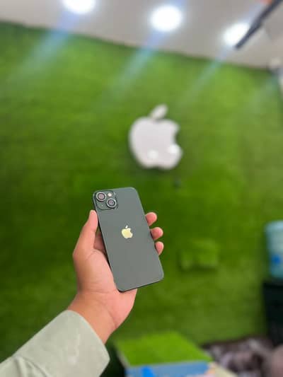 Apple iPhone 13