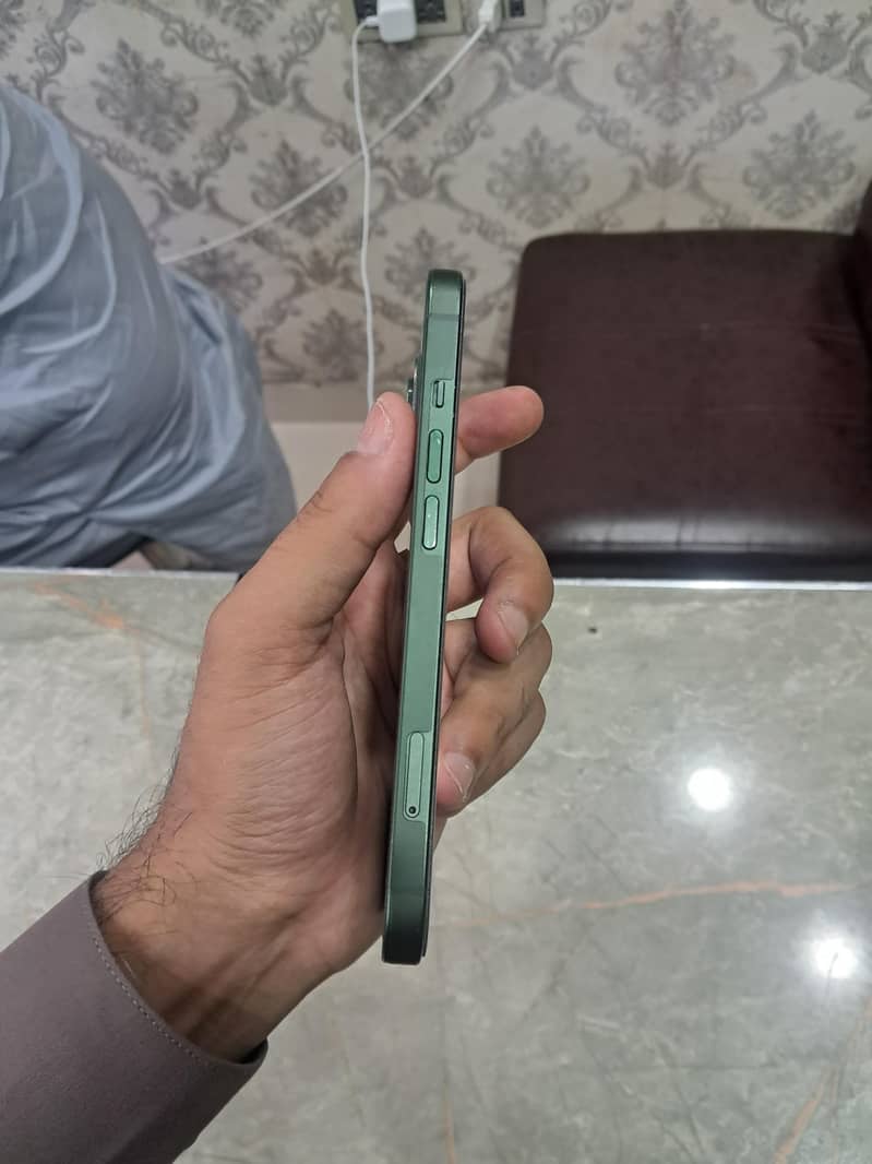 Apple iPhone 13 1
