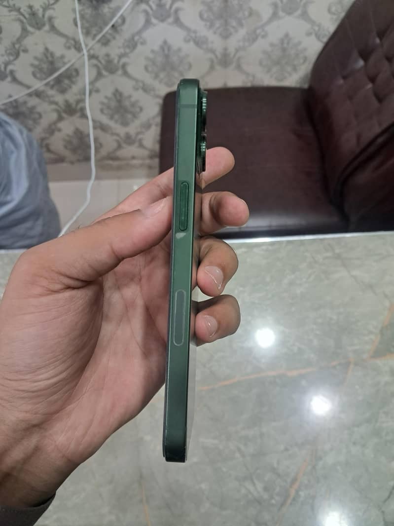 Apple iPhone 13 2