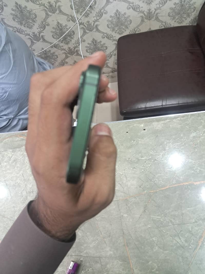 Apple iPhone 13 3