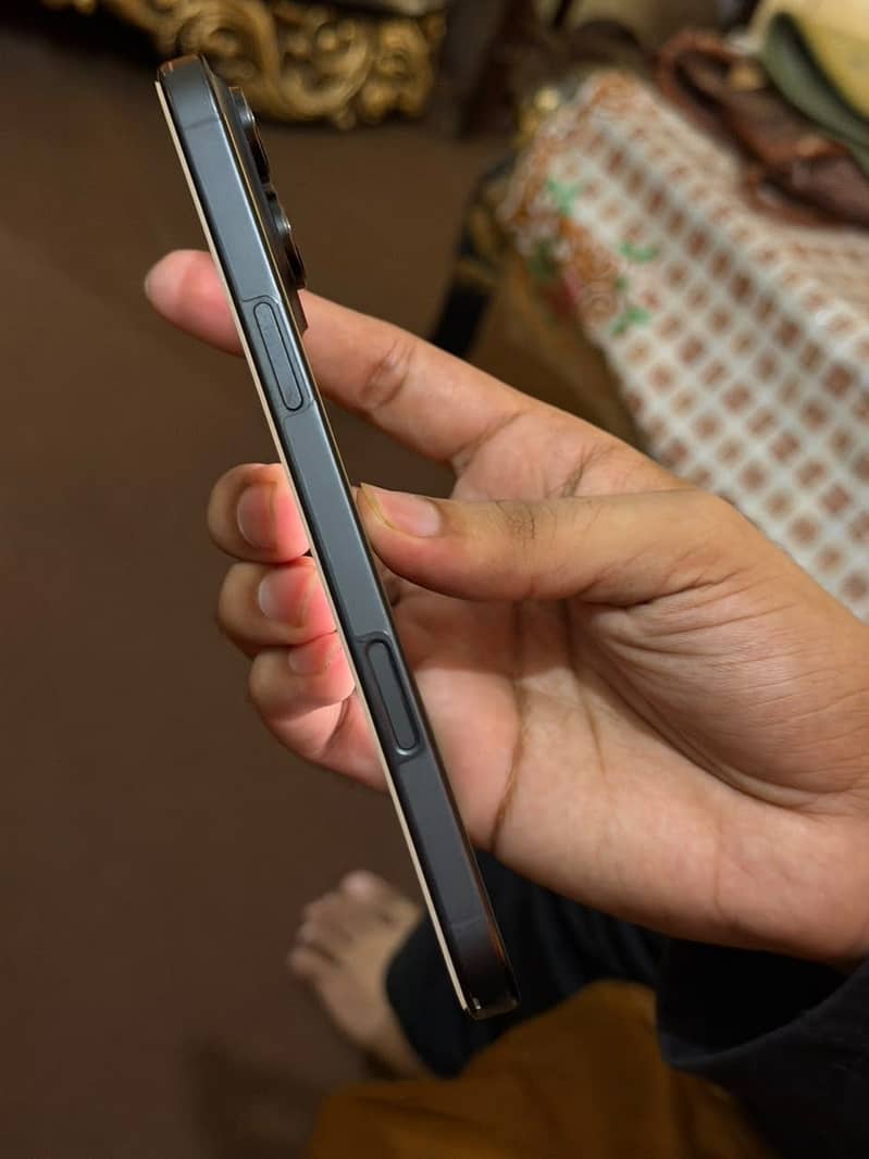 Apple iPhone 16 Pro Max 3