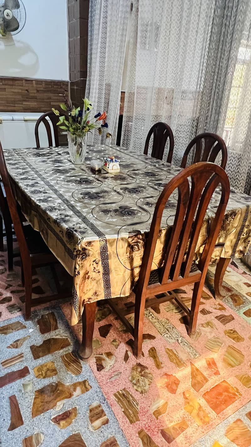 Dining table 0