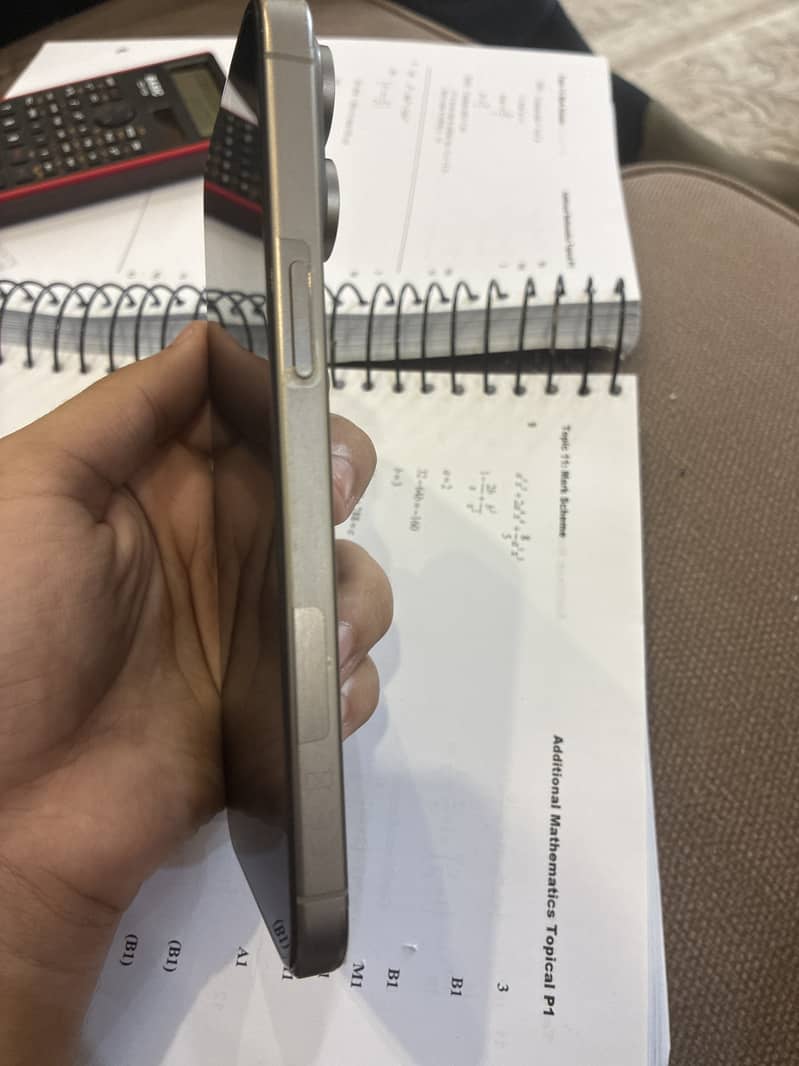 Apple iPhone 15 Pro Max 2