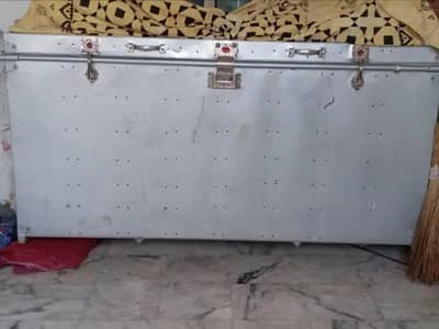 Strong & Heavy Duty Metal Storage Peti
