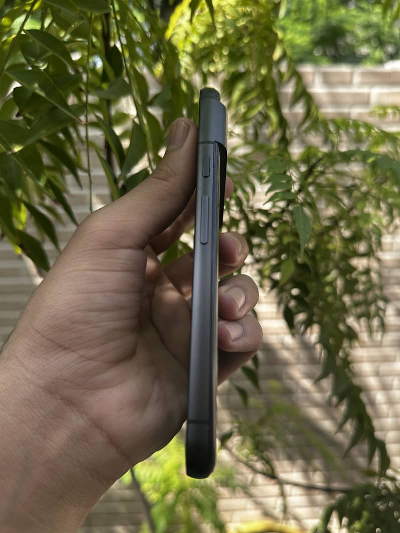Google Pixel 8 4