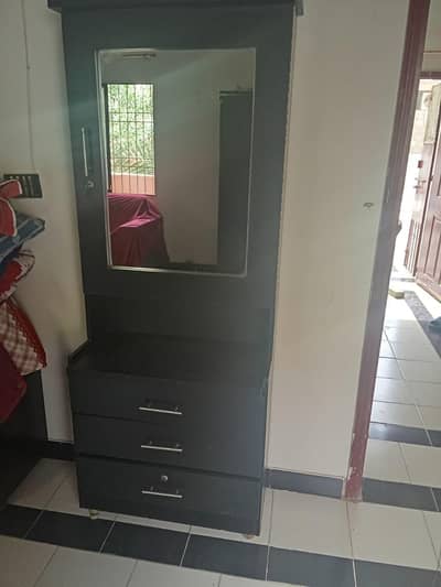 single door almari and  dressing table for sale