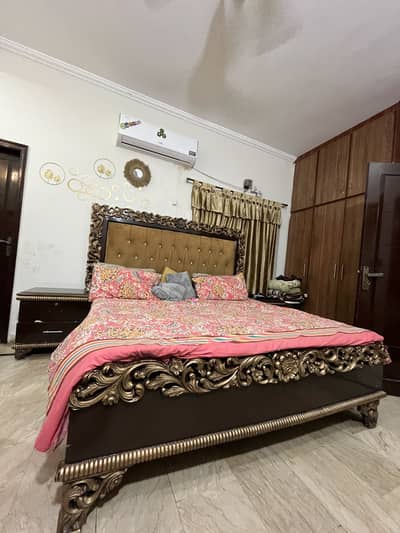Woden king size bed in good condition pure shesham wood