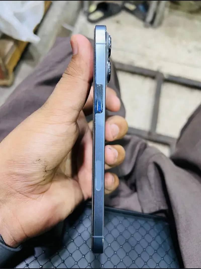 Apple iPhone 13 Pro 4