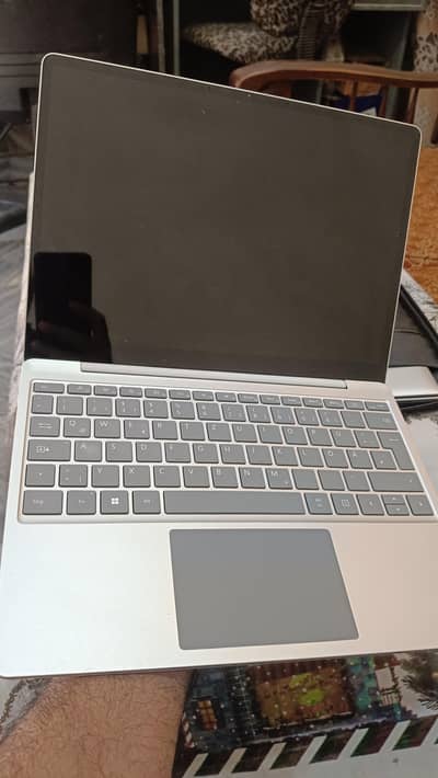 Microsoft surface go 2 , i5 11th gen, 8gb 256gb, Touch