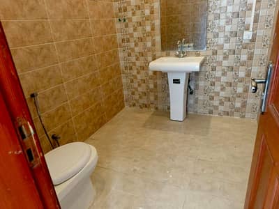 8 MARLA FLOOR AVAILABLE FOR RENT IN DHA PHASE 6 MAIN BULEWARD