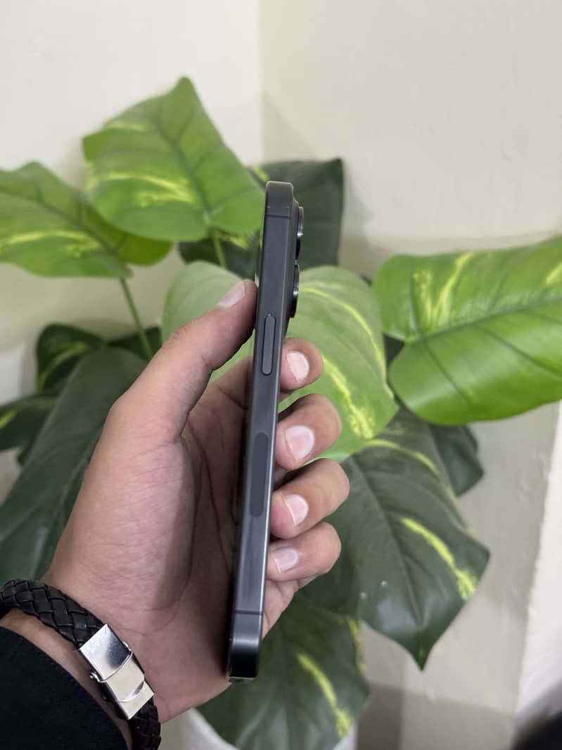 Apple iPhone 15 Pro 2