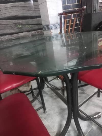 chairs and tabel