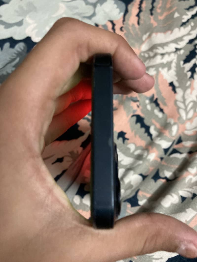 Apple iPhone 13 2