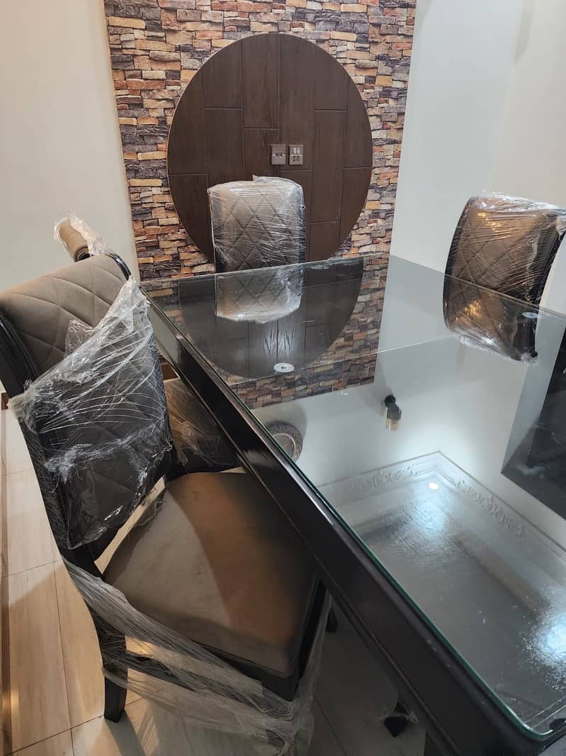Glass Dining Table - 6 Persons 4