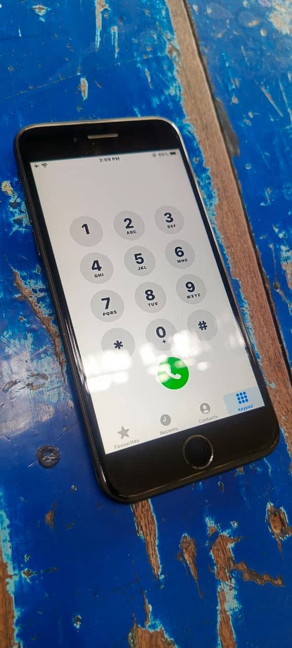 Apple iPhone 7 0