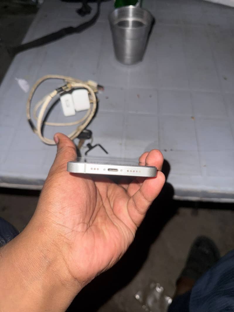 Apple iPhone 13 2