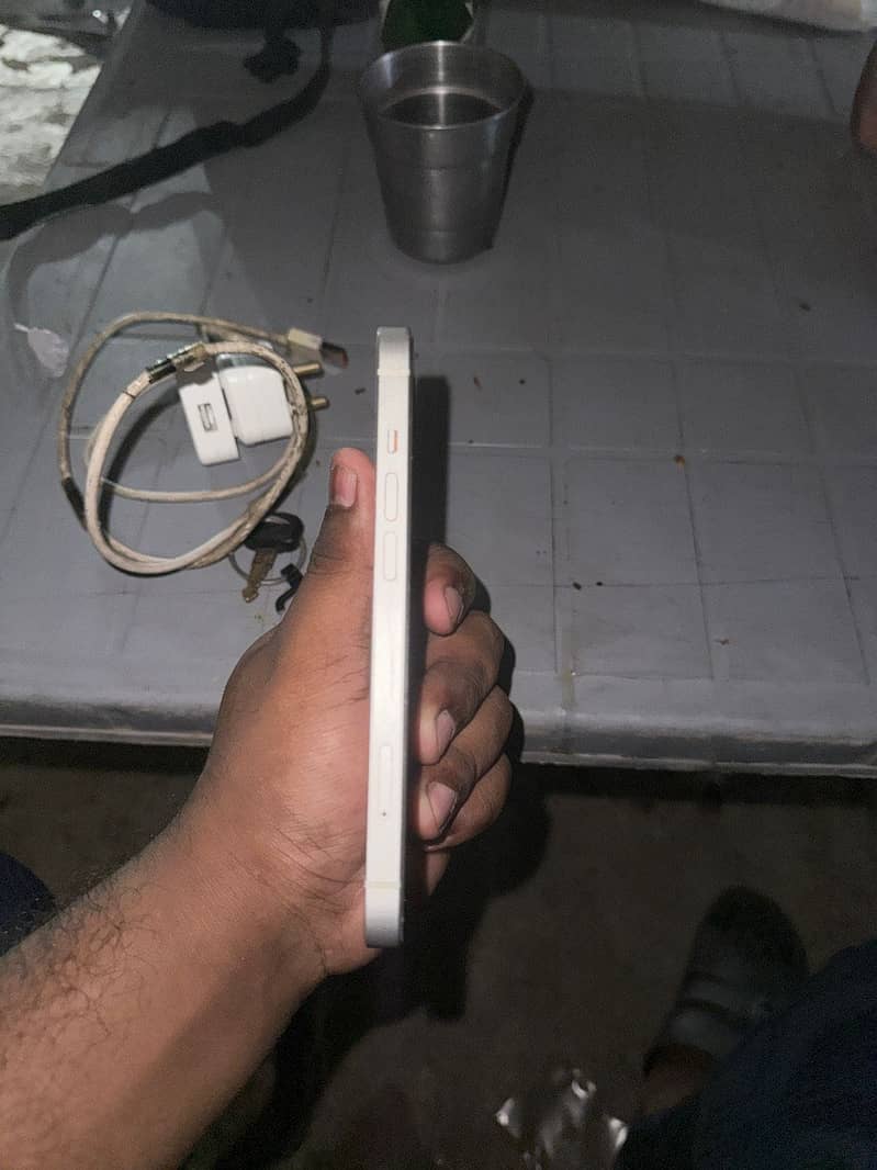 Apple iPhone 13 4