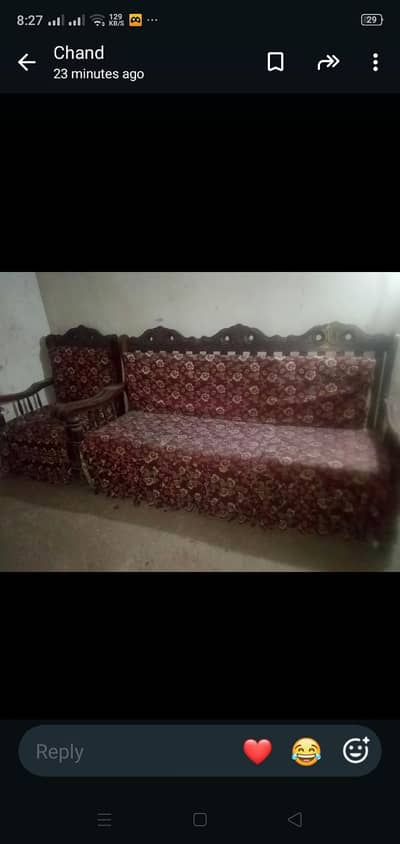 ڈبل بیڈ، شوکیس، ڈریسنگ ٹیبل اور 3 صوفے