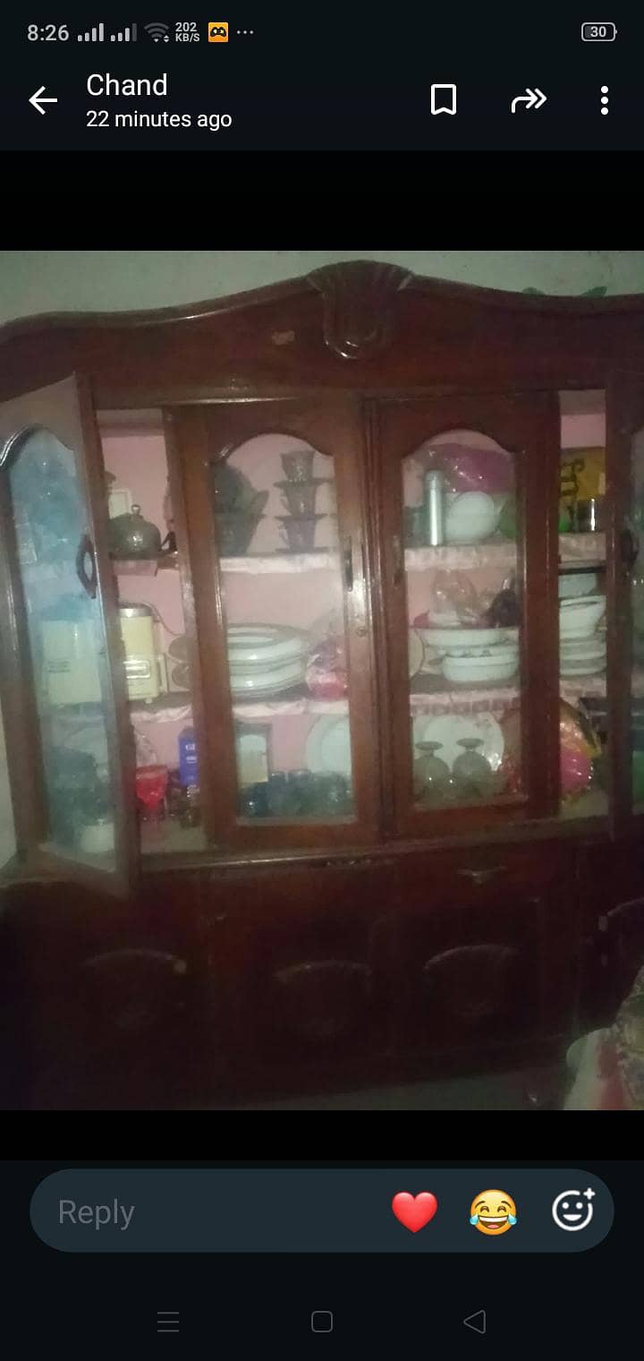 ڈبل بیڈ، شوکیس، ڈریسنگ ٹیبل اور 3 صوفے 3