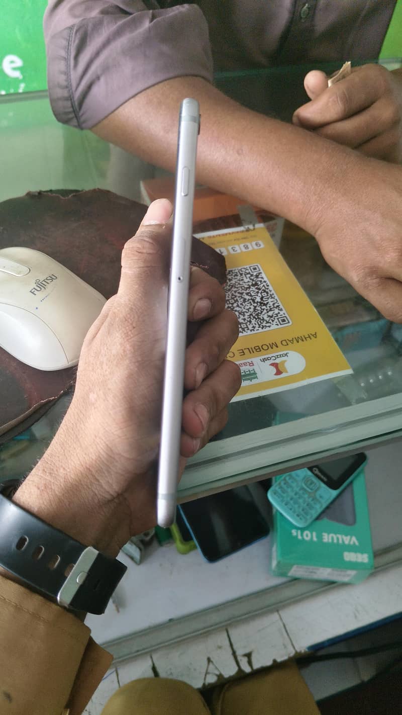 Apple iPhone 6 Plus 5