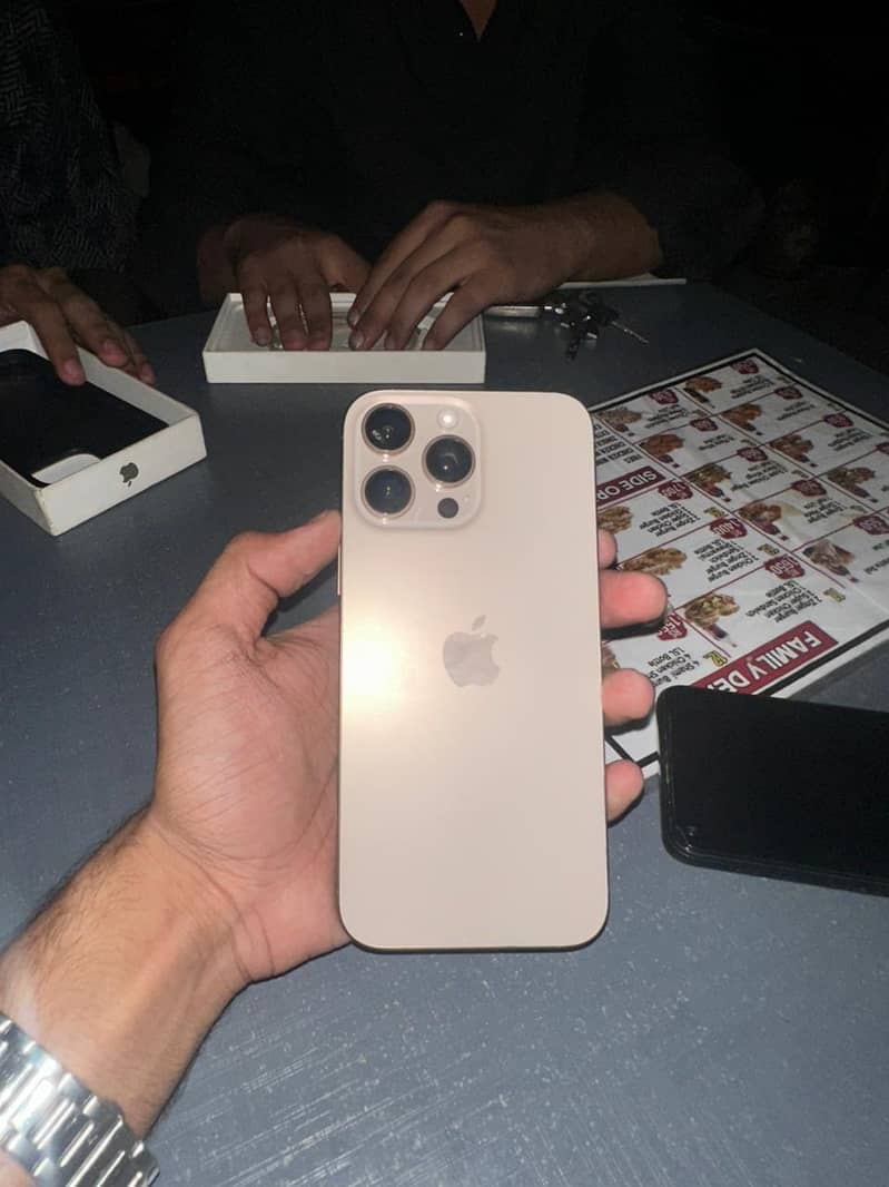 Apple iPhone 16 Pro Max 5