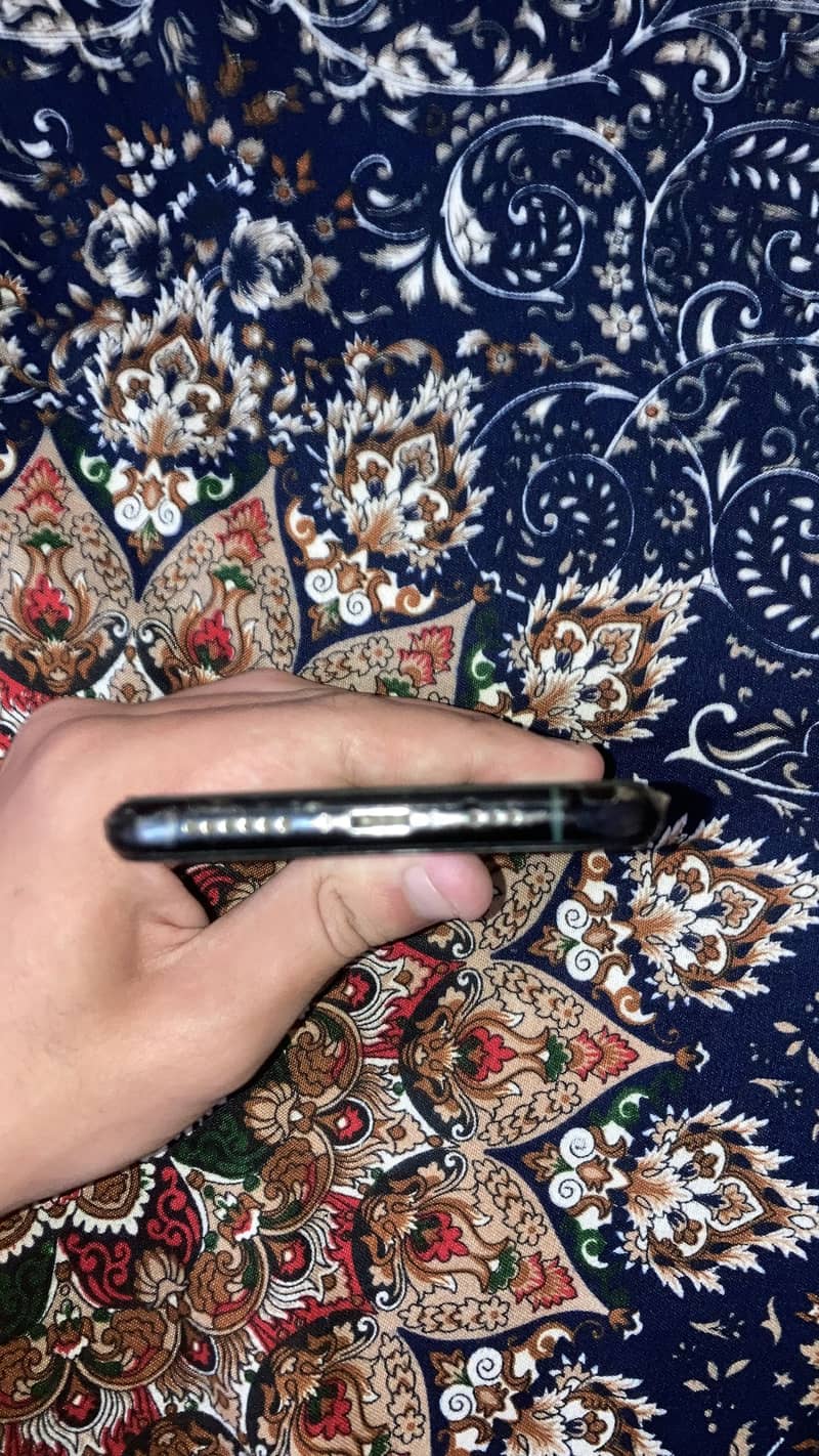 Apple iPhone 11 Pro 2