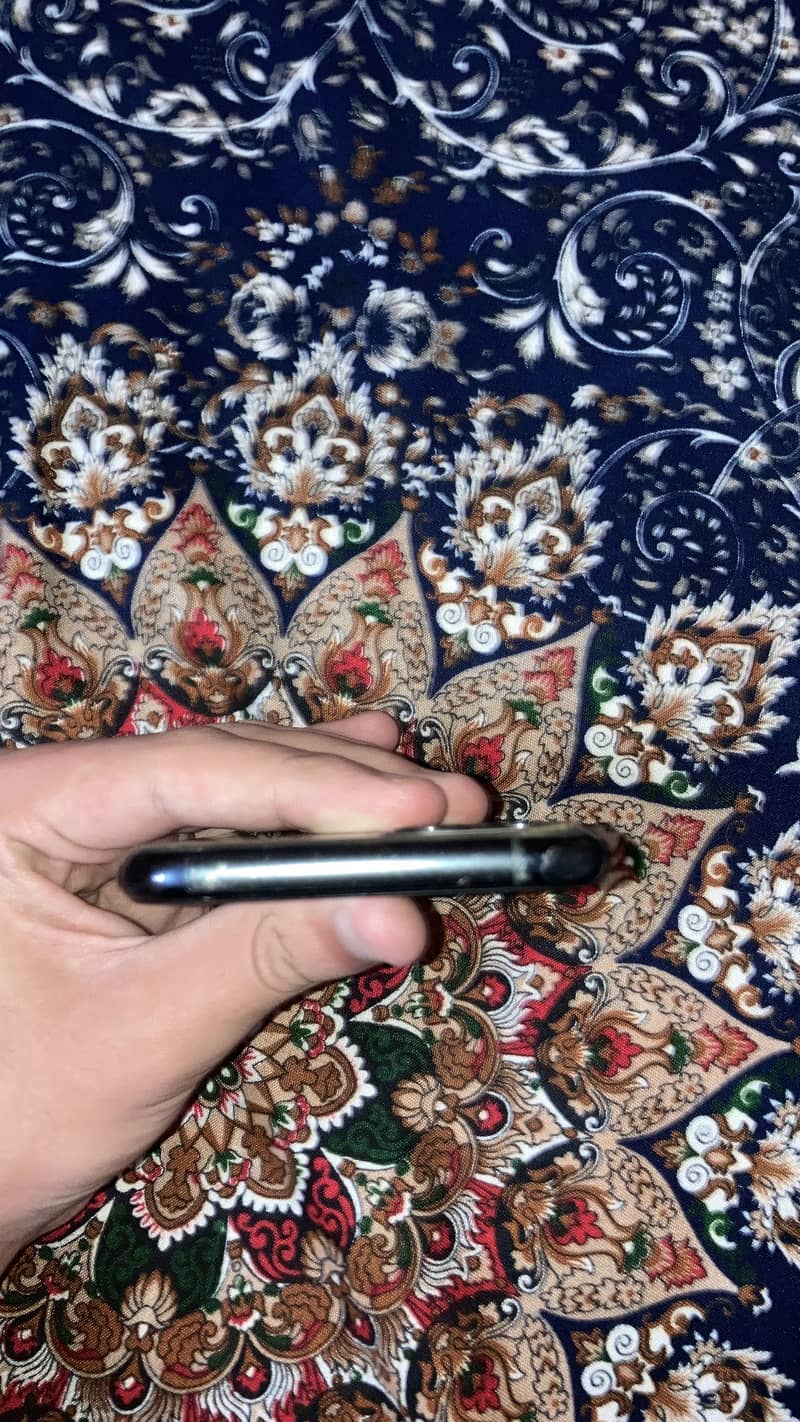 Apple iPhone 11 Pro 3