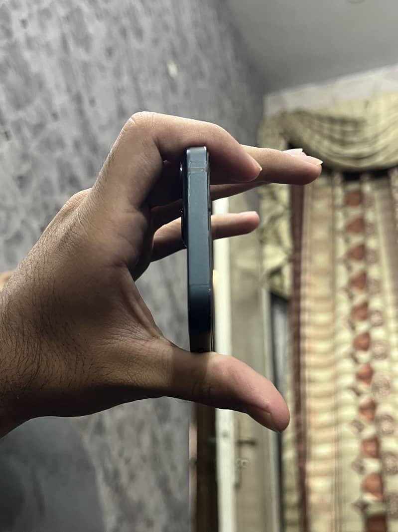 Apple iPhone 13 3