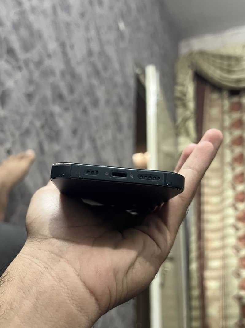 Apple iPhone 13 7