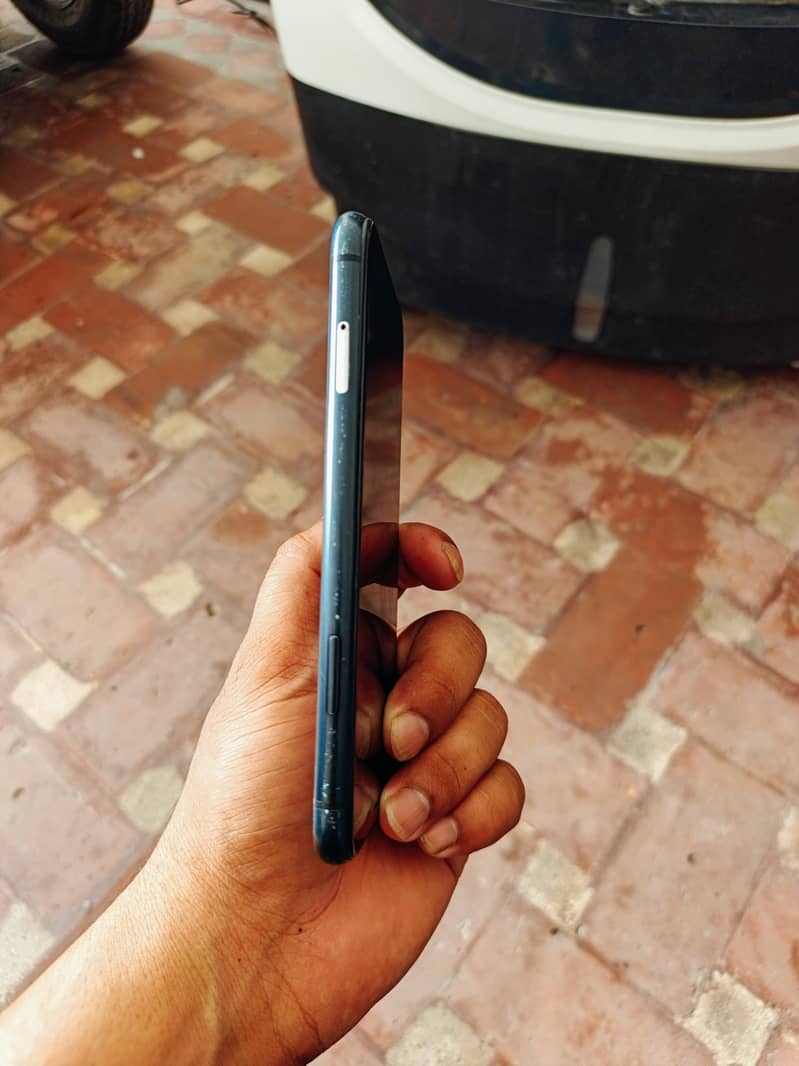 Apple iPhone XR 4